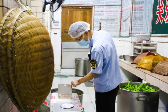 宏基资本 重庆荣昌: 部门镇街齐发力 筑牢校园安全防线